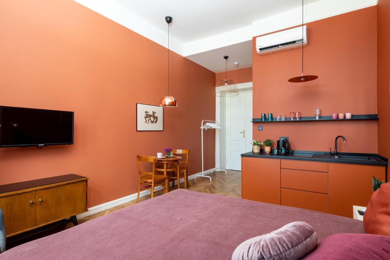 Barbacan Suites - Old Town Apartments - By Upstairs كراكوفيا المظهر الخارجي الصورة