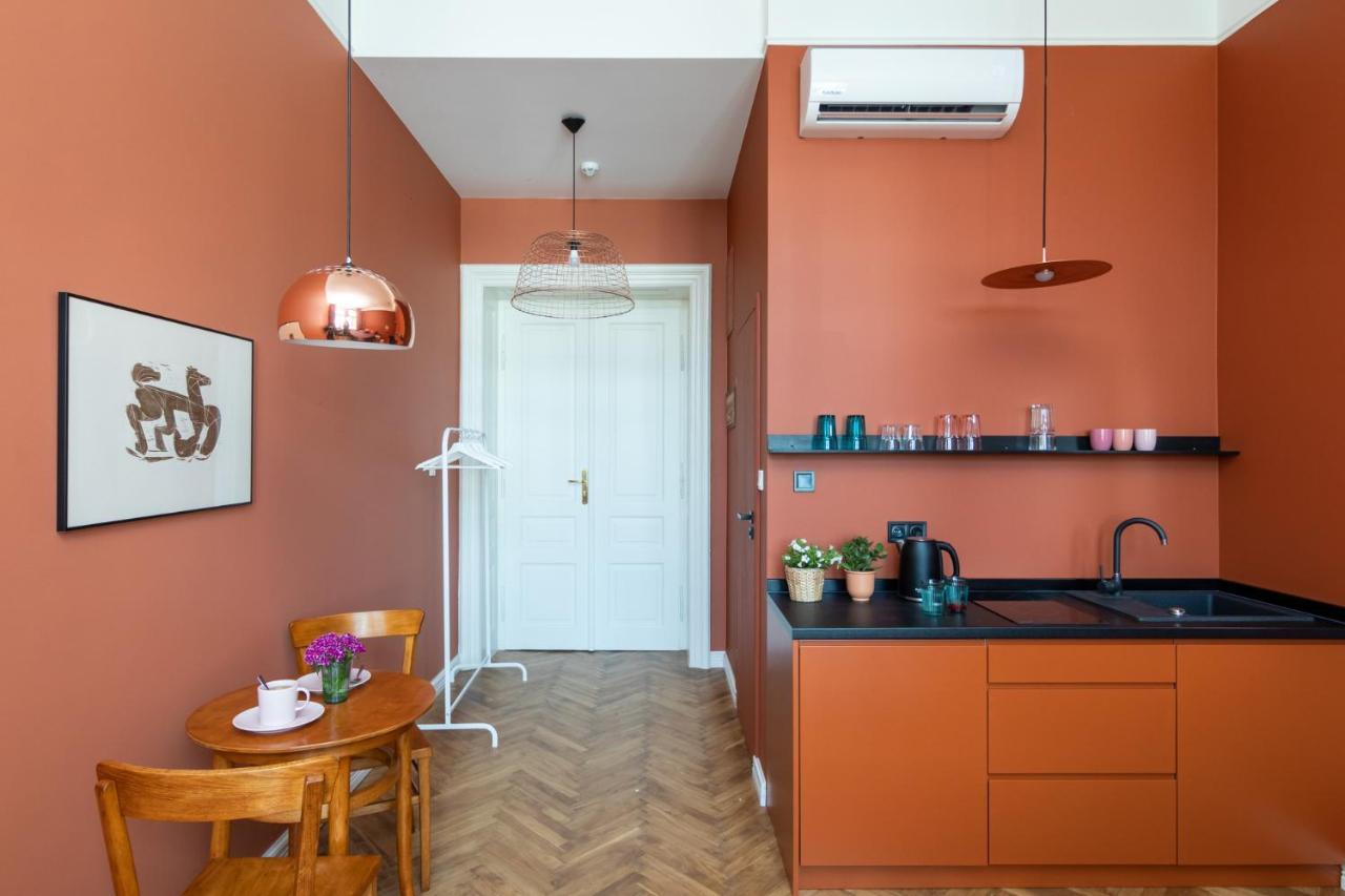 Barbacan Suites - Old Town Apartments - By Upstairs كراكوفيا المظهر الخارجي الصورة