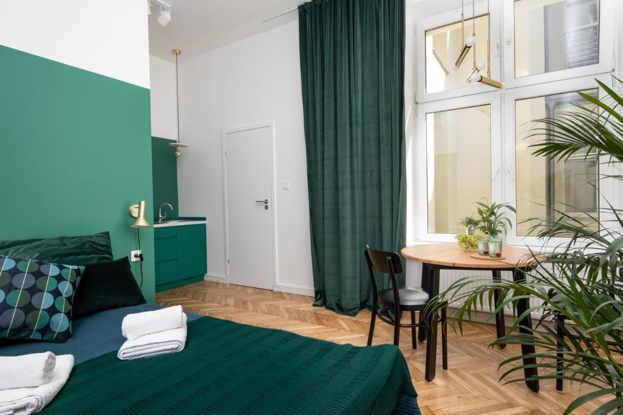 Barbacan Suites - Old Town Apartments - By Upstairs كراكوفيا المظهر الخارجي الصورة