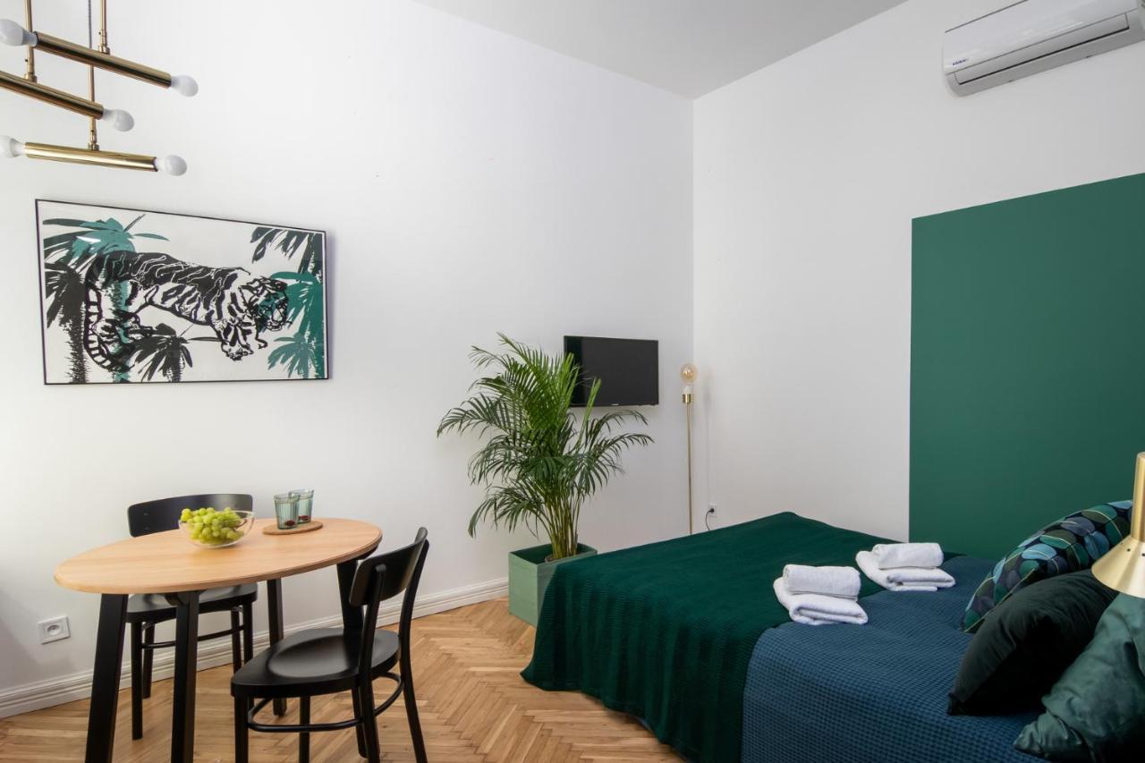 Barbacan Suites - Old Town Apartments - By Upstairs كراكوفيا المظهر الخارجي الصورة