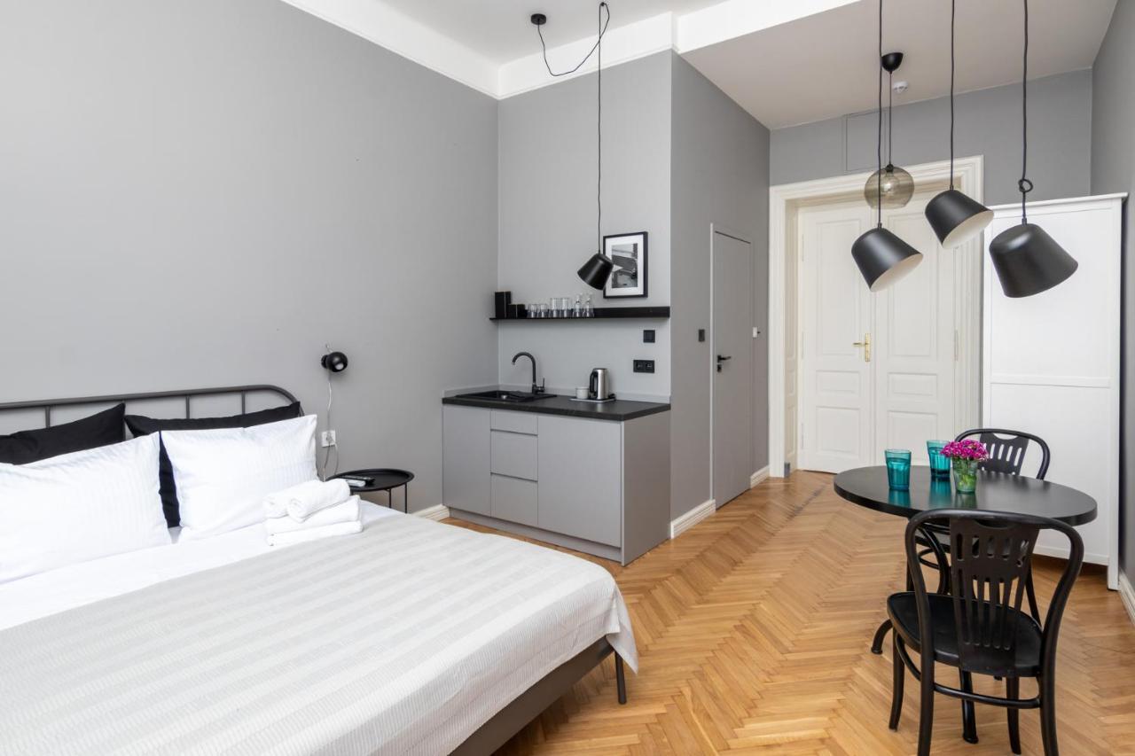 Barbacan Suites - Old Town Apartments - By Upstairs كراكوفيا المظهر الخارجي الصورة