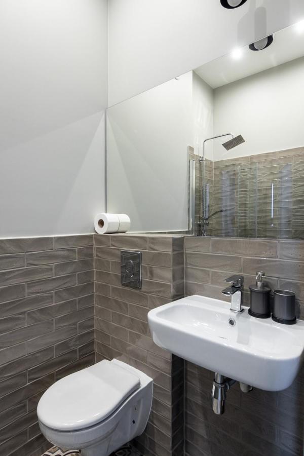 Barbacan Suites - Old Town Apartments - By Upstairs كراكوفيا المظهر الخارجي الصورة