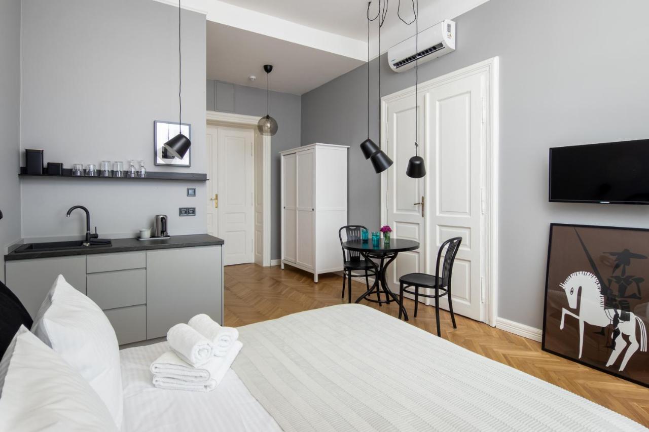 Barbacan Suites - Old Town Apartments - By Upstairs كراكوفيا المظهر الخارجي الصورة